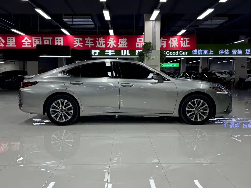 Lexus ES — фото 10