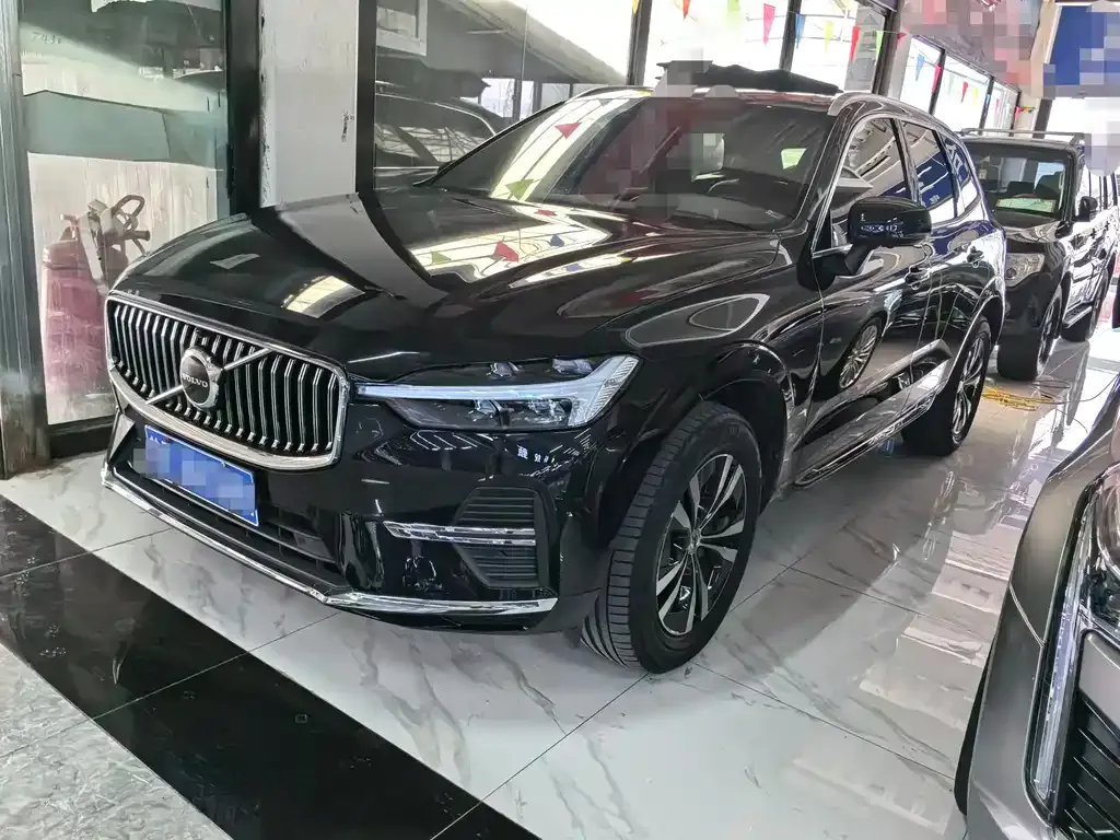 Volvo XC60 — фото 1