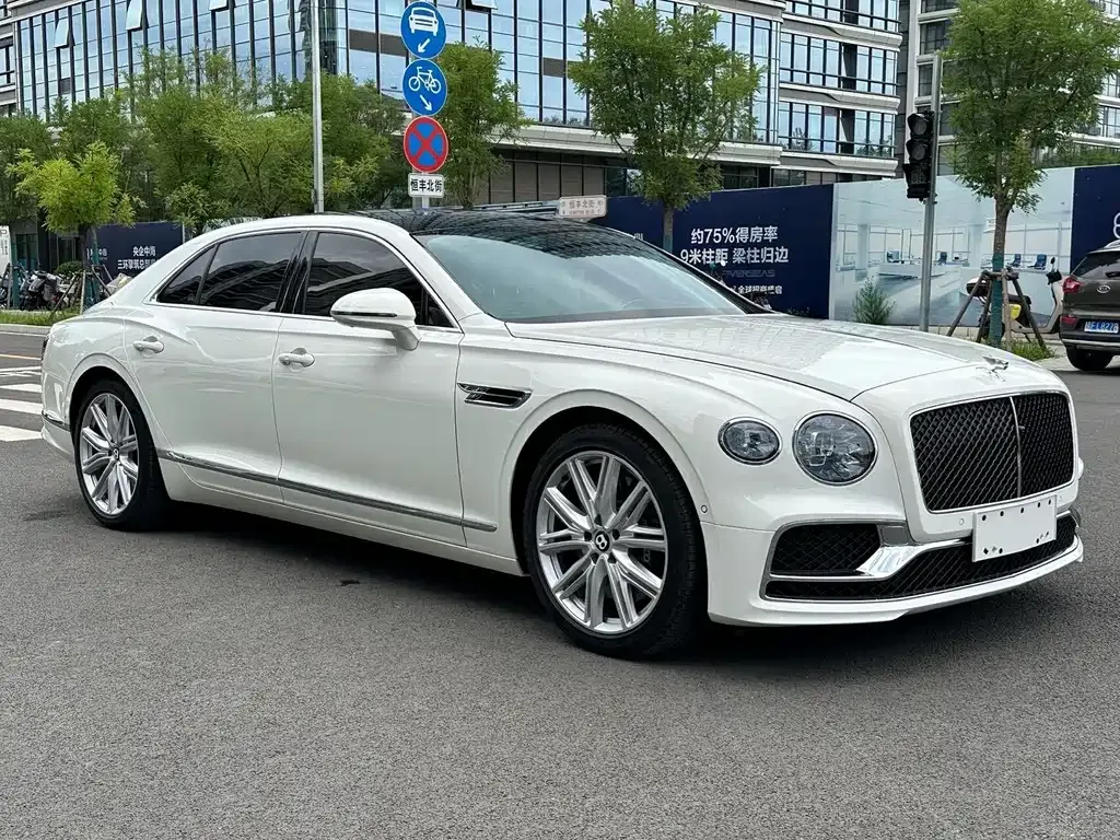 Bentley Flying Spur PHEV — фото 8