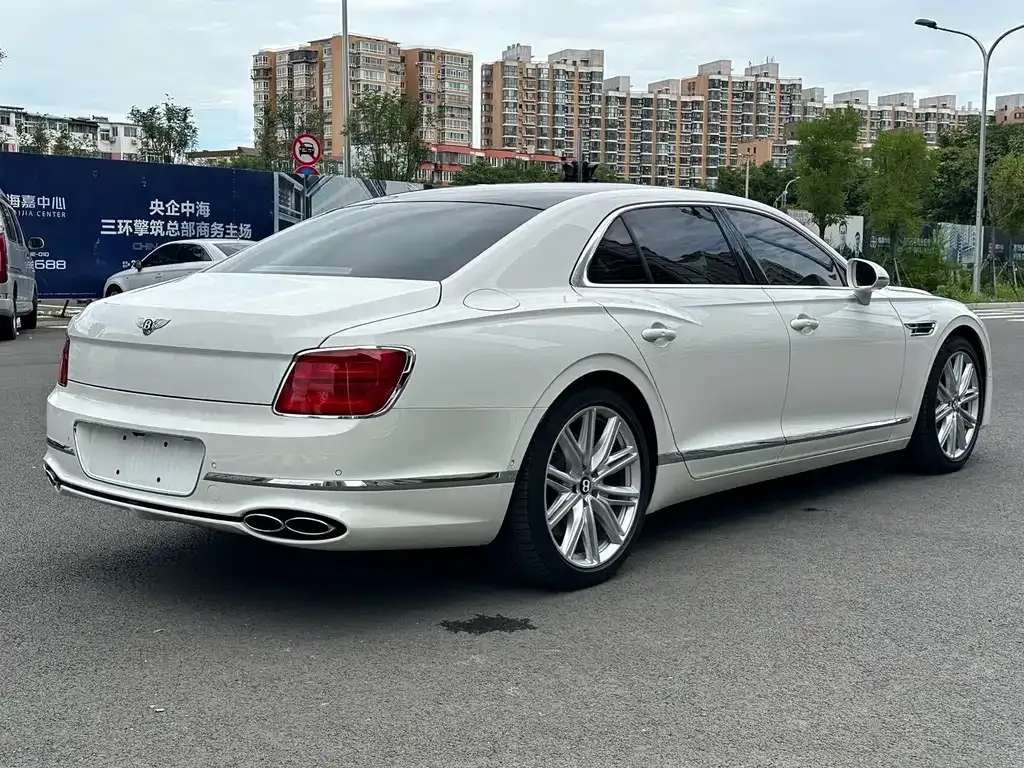 Bentley Flying Spur PHEV — фото 4