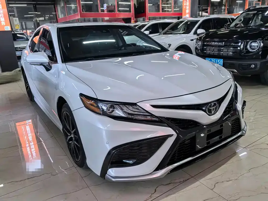 Toyota Camry — фото 8