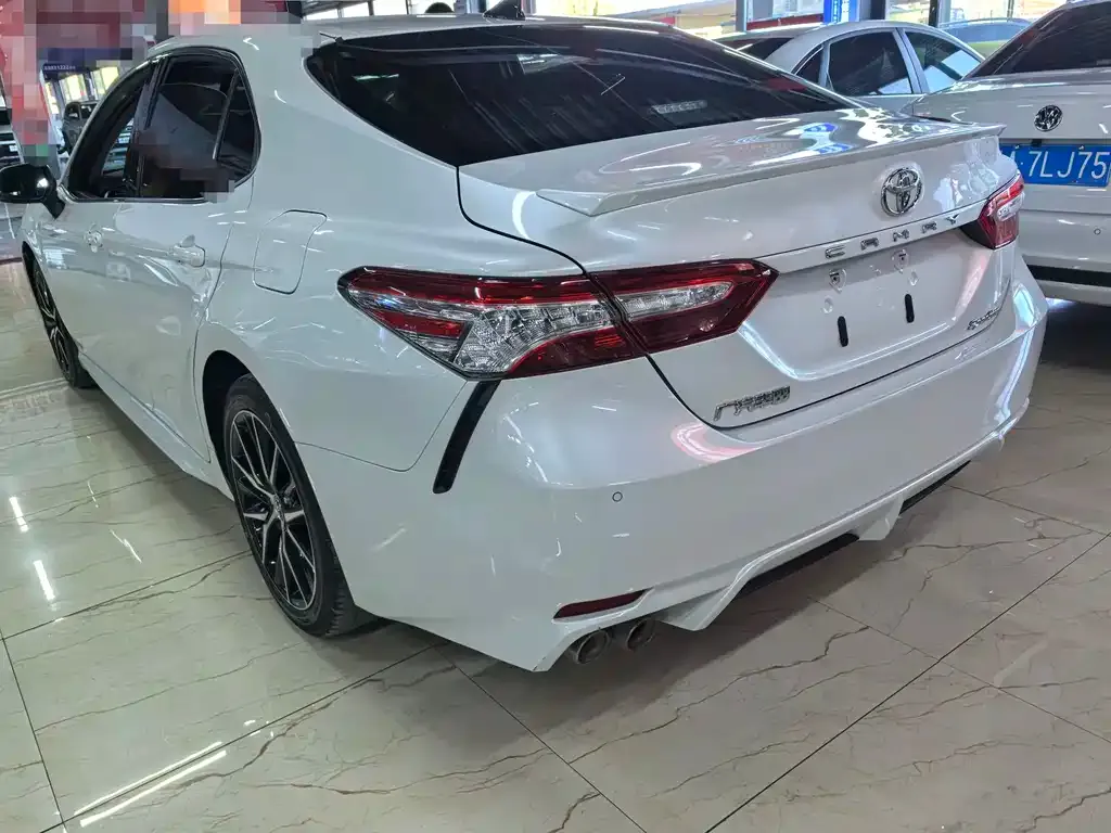 Toyota Camry — фото 10