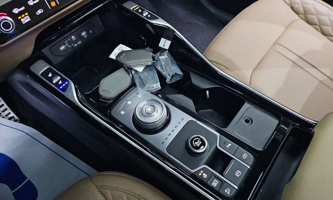 Kia Sorento — фото 8