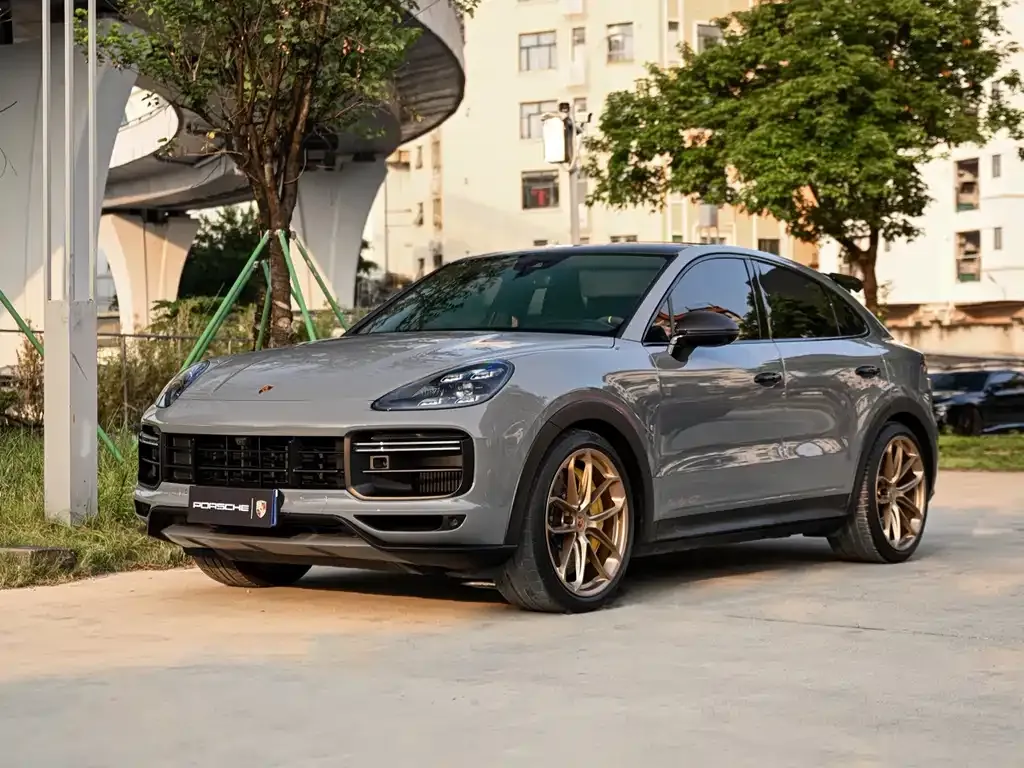 Porsche Cayenne — фото 1
