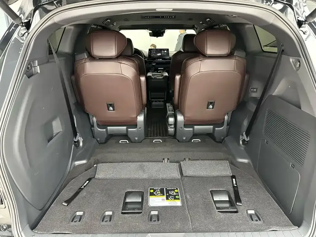 Toyota Granvia — фото 8