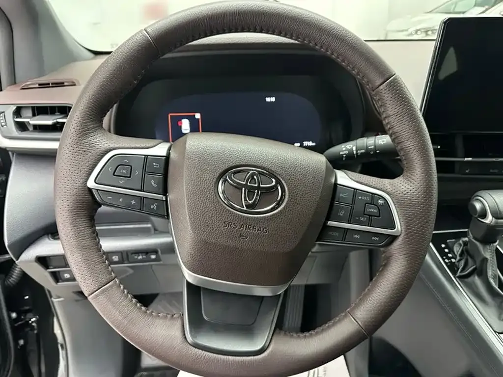 Toyota Granvia — фото 5