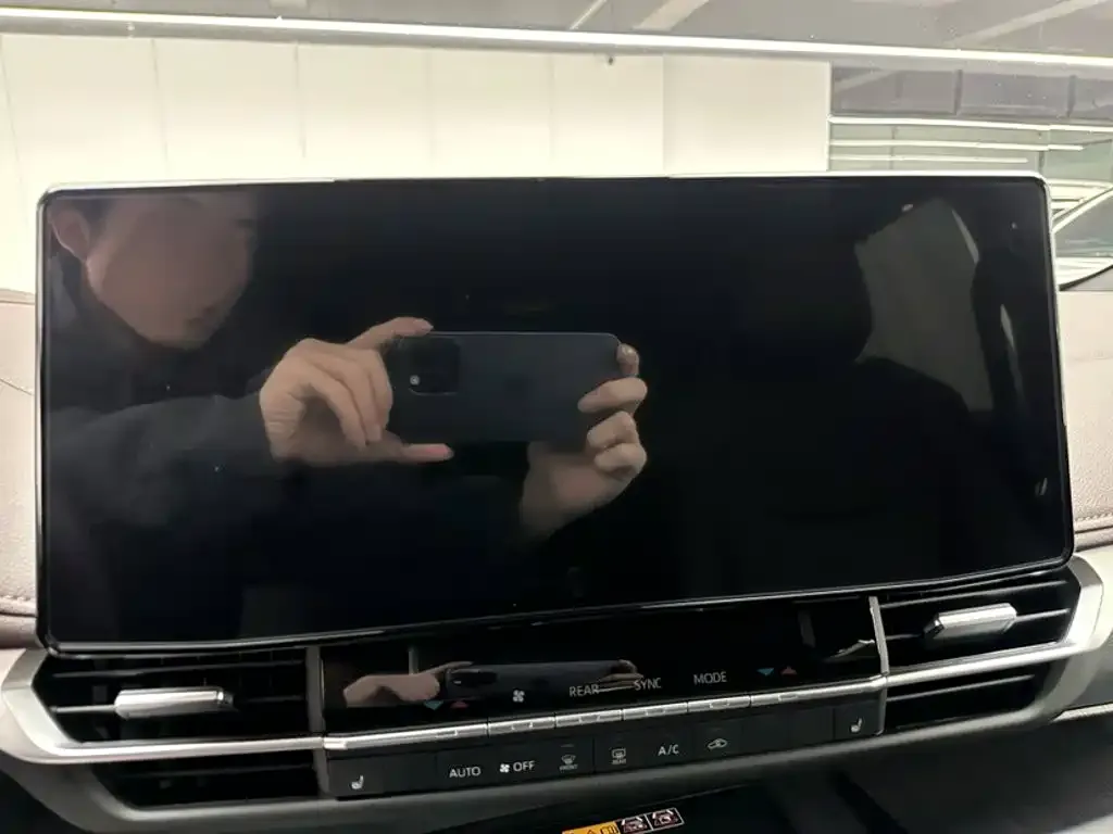Toyota Granvia — фото 3