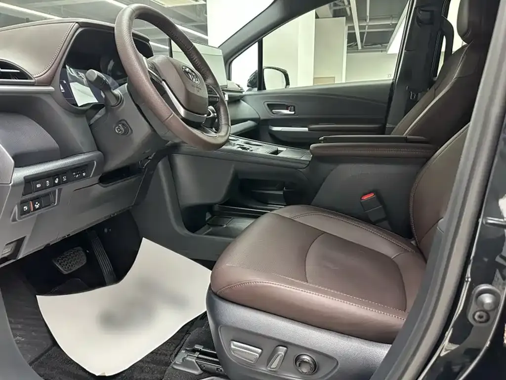 Toyota Granvia — фото 9