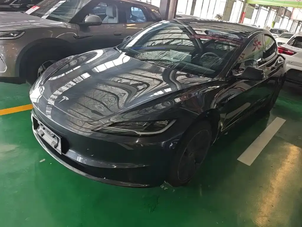 Tesla Model 3 — фото 1