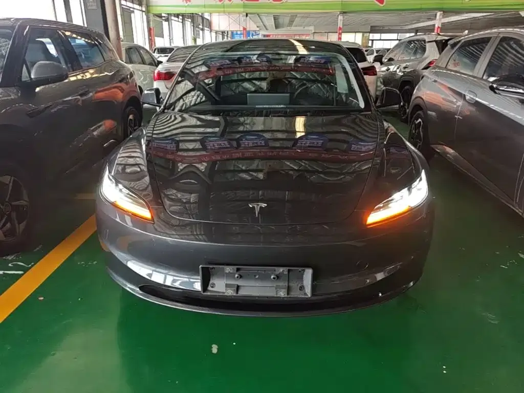 Tesla Model 3 — фото 4