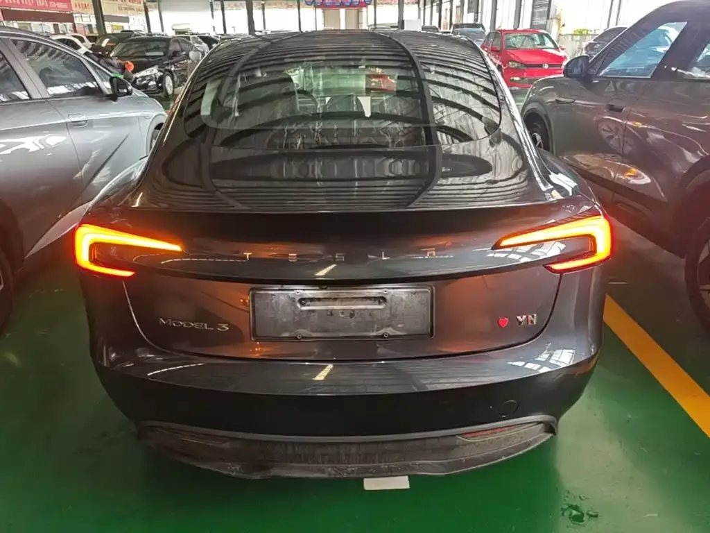 Tesla Model 3 — фото 5