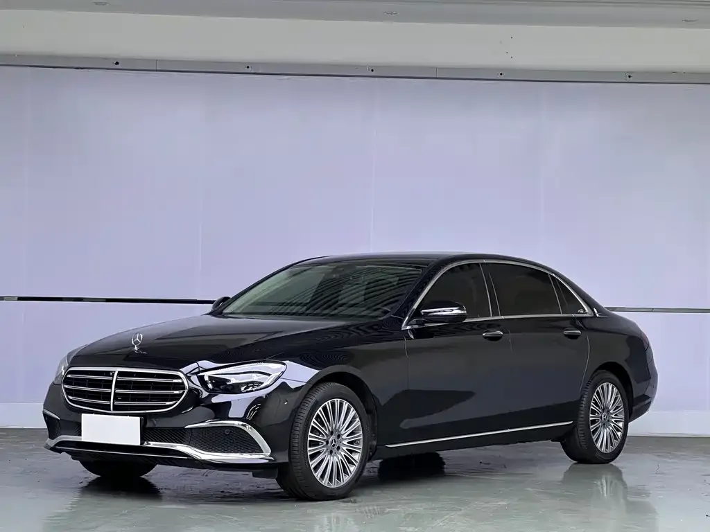 Mercedes-Benz E-Class — фото 1