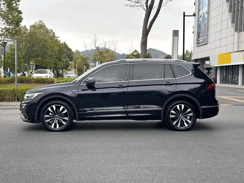 Volkswagen Tiguan L — фото 2