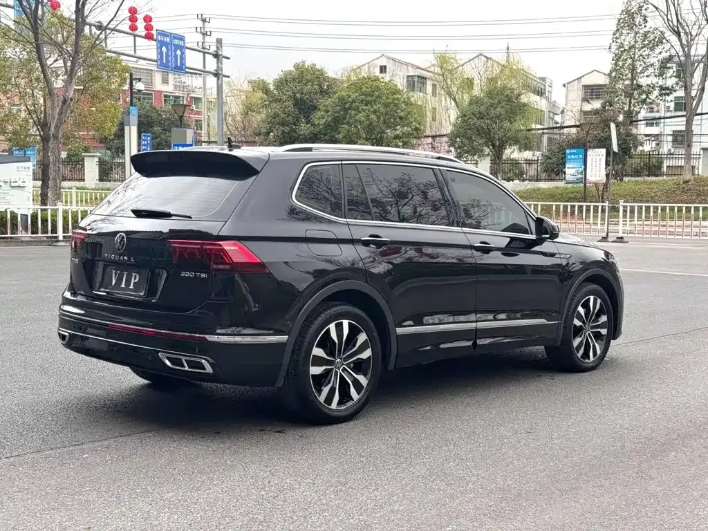 Volkswagen Tiguan L — фото 3