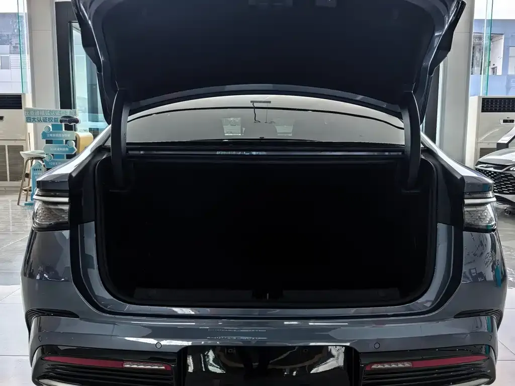 BYD Seal — фото 9
