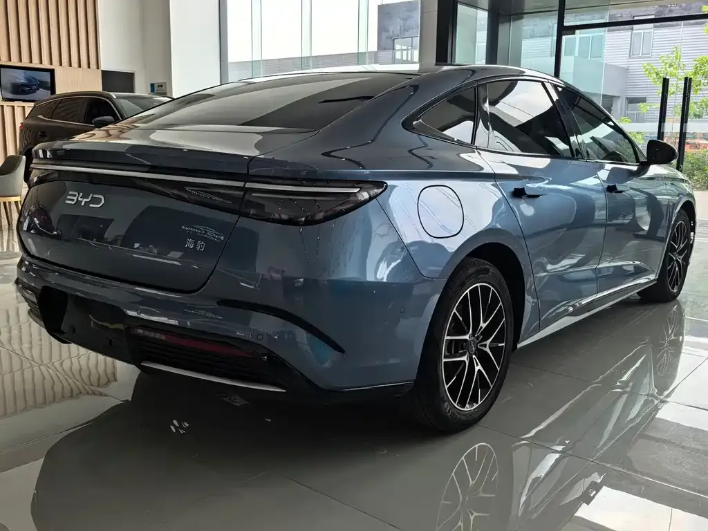 BYD Seal — фото 3