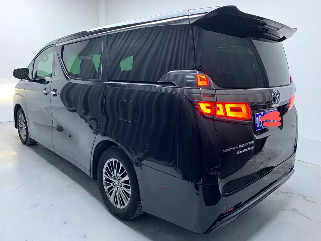 Toyota Vellfire — фото 2