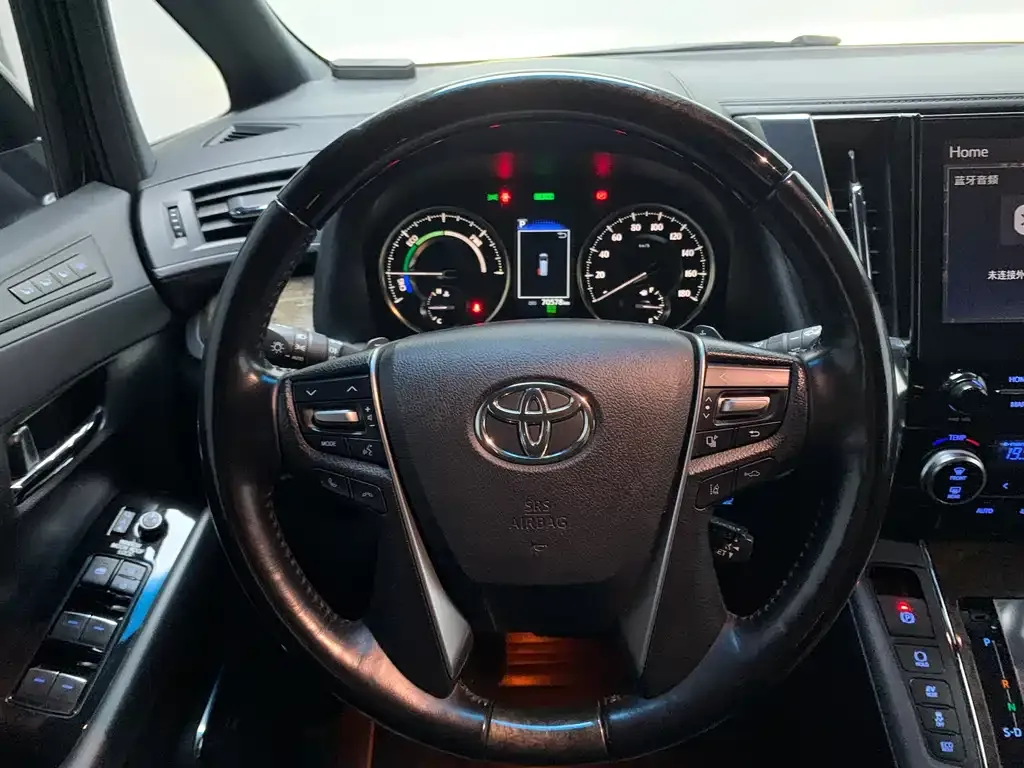 Toyota Vellfire — фото 5