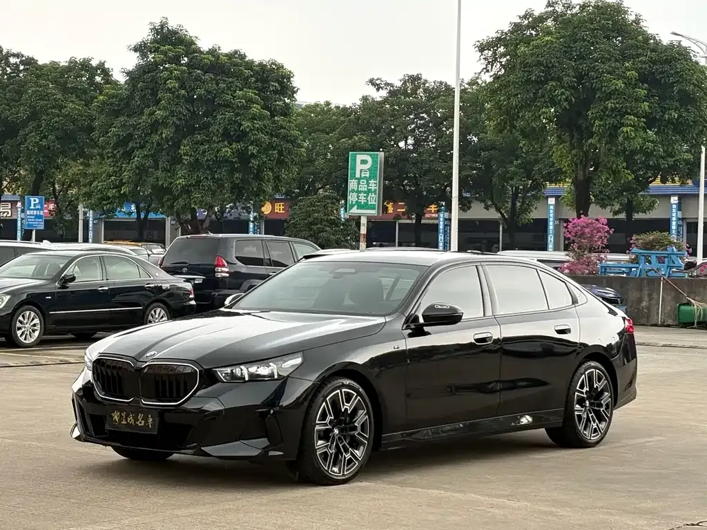 BMW 5 Series — фото 1