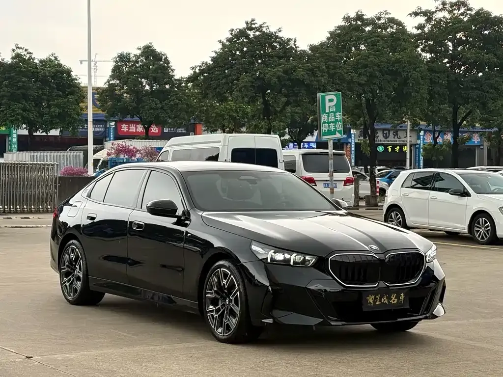 BMW 5 Series — фото 10