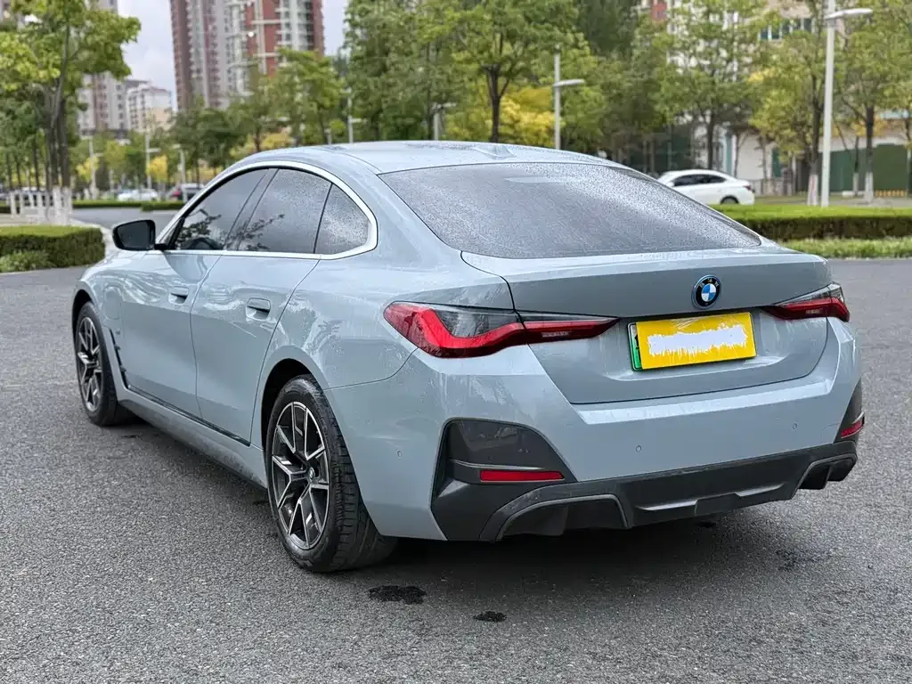 BMW i4 — фото 8