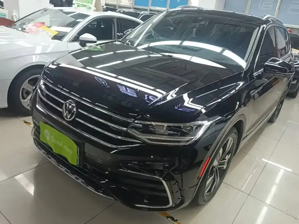 Volkswagen Tiguan L — фото 1