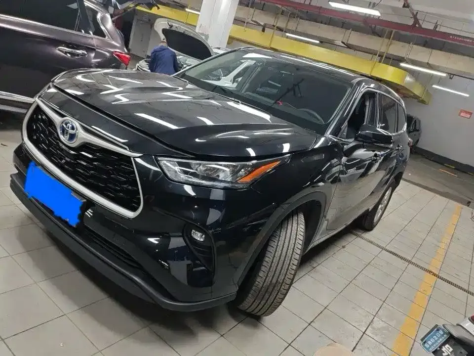Toyota Highlander — фото 1