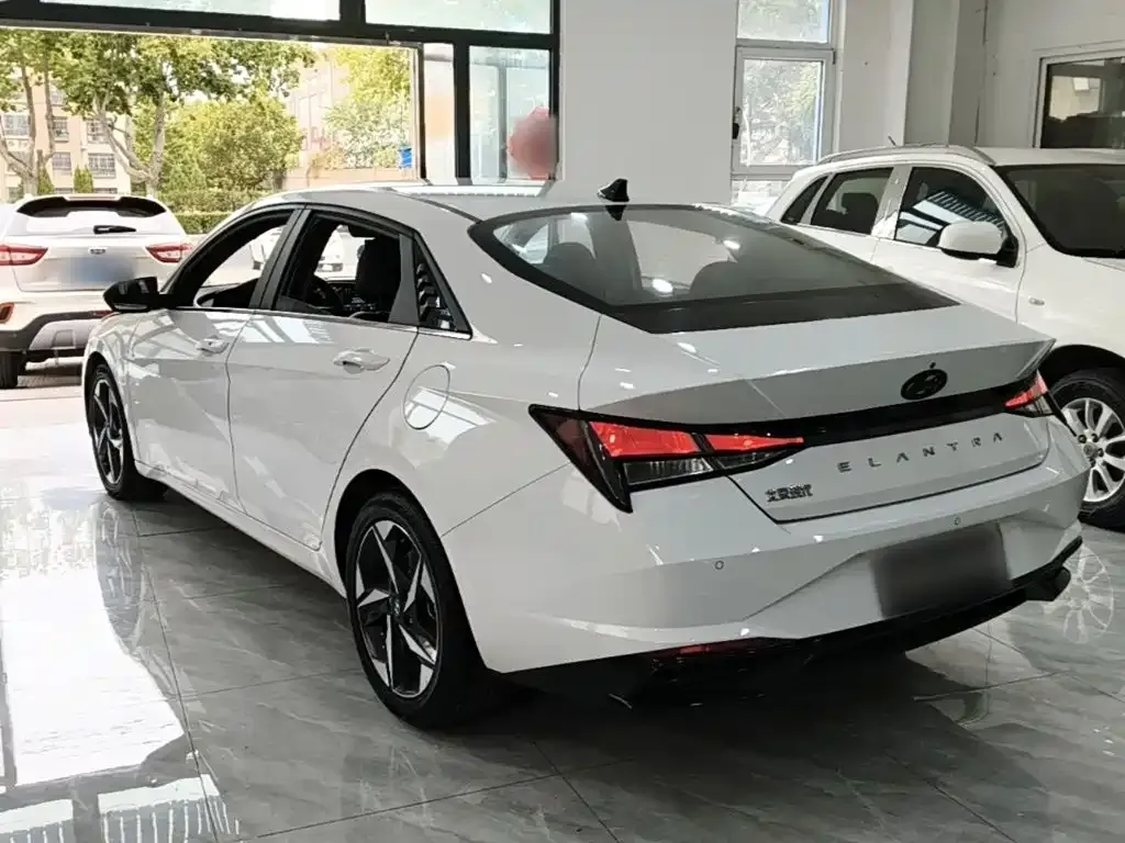 Hyundai Elantra — фото 6