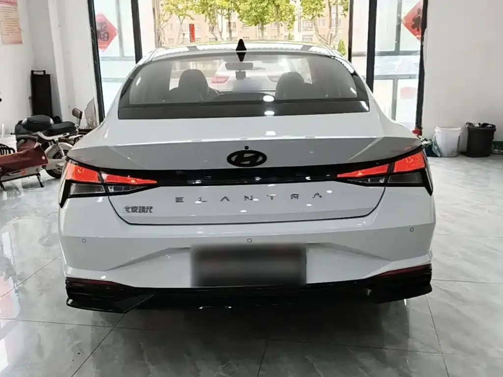 Hyundai Elantra — фото 3
