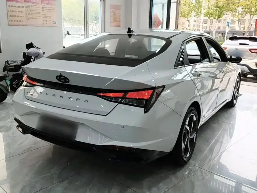Hyundai Elantra — фото 4