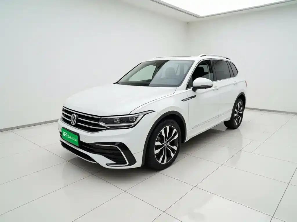 Volkswagen Tiguan L — фото 1