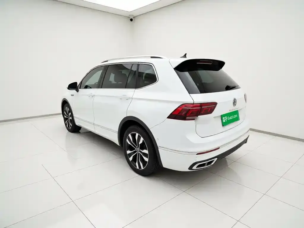 Volkswagen Tiguan L — фото 2