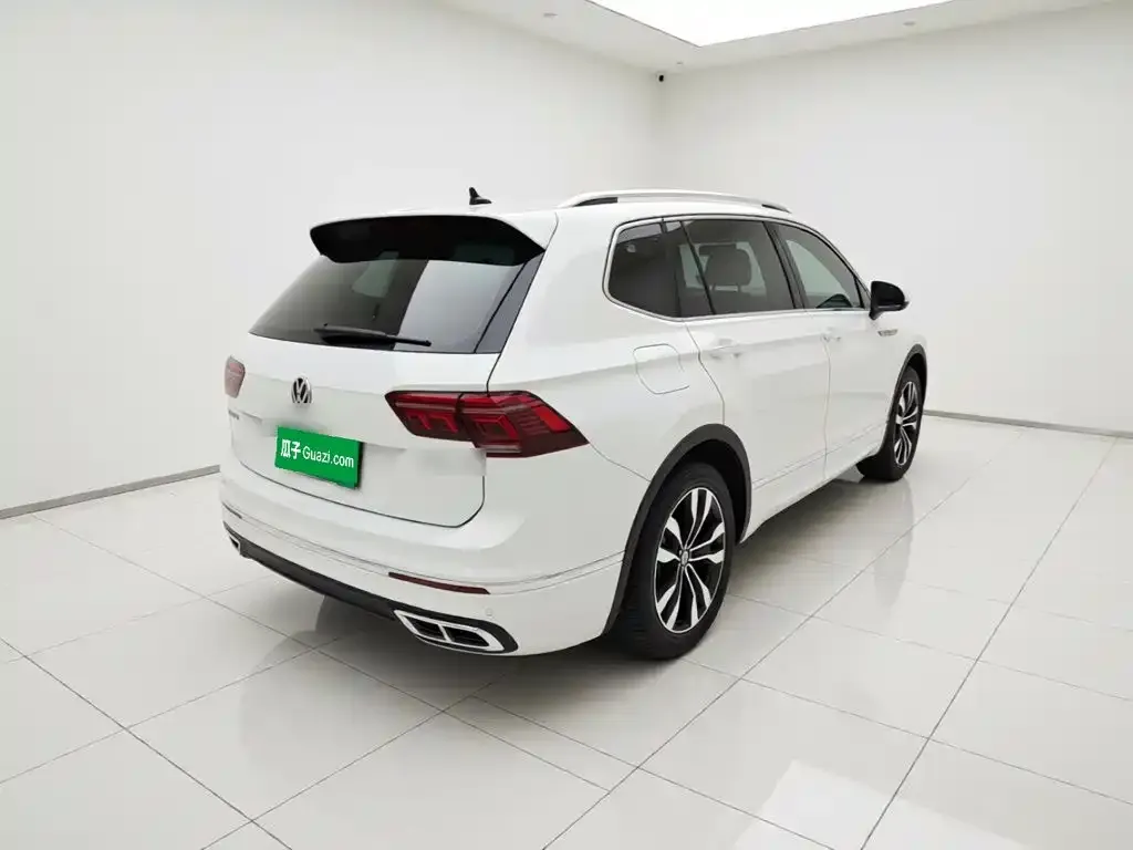 Volkswagen Tiguan L — фото 6