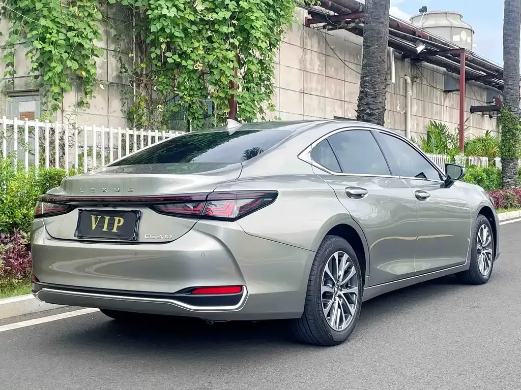 Lexus ES — фото 5
