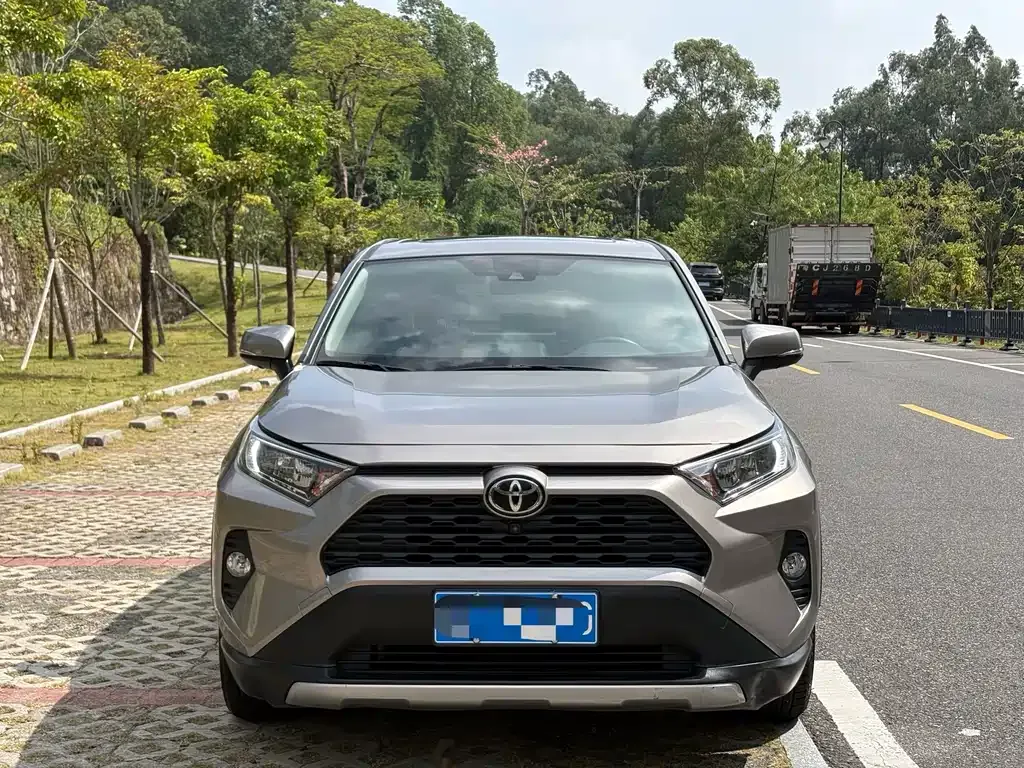 Toyota RAV4 — фото 4