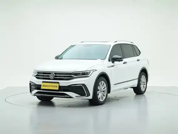 Volkswagen Tiguan L — фото 1