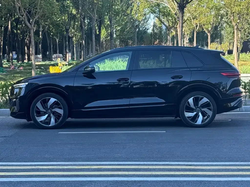 Audi Q5 e-tron — фото 10