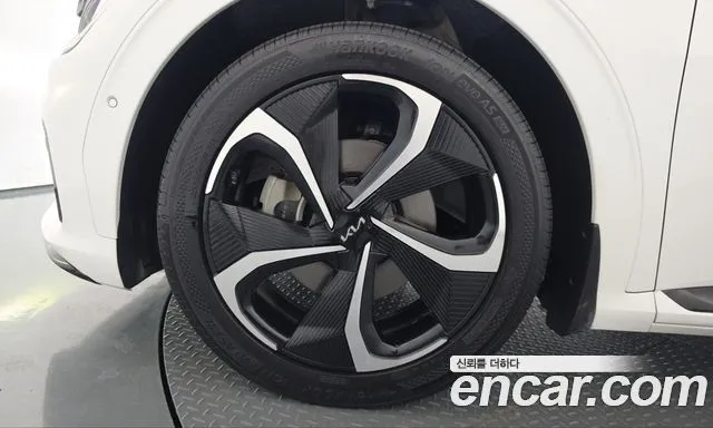 Kia EV6 — фото 8