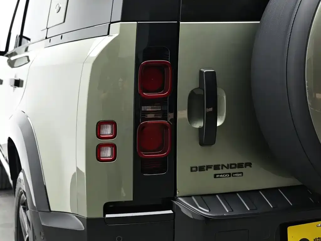Land Rover Defender — фото 10