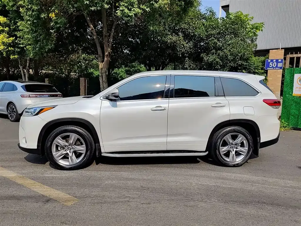 Toyota Highlander — фото 9