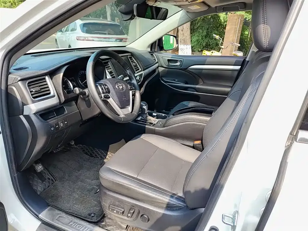 Toyota Highlander — фото 2