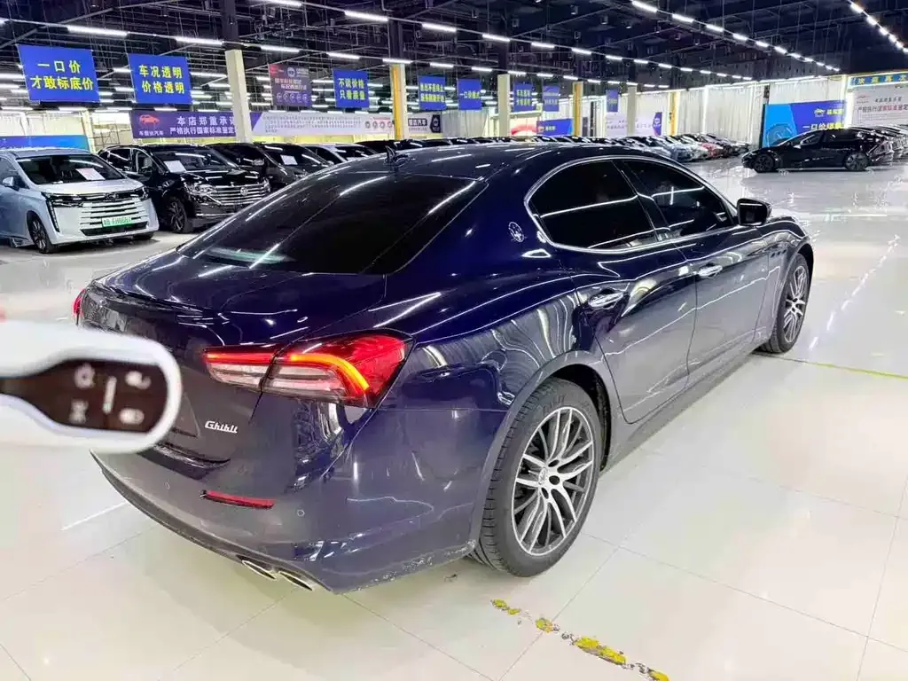 Maserati Ghibli — фото 9