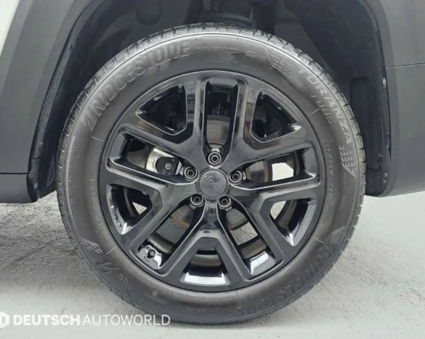 Jeep Renegade — фото 10