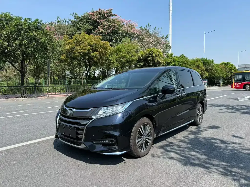 Honda Odyssey — фото 1