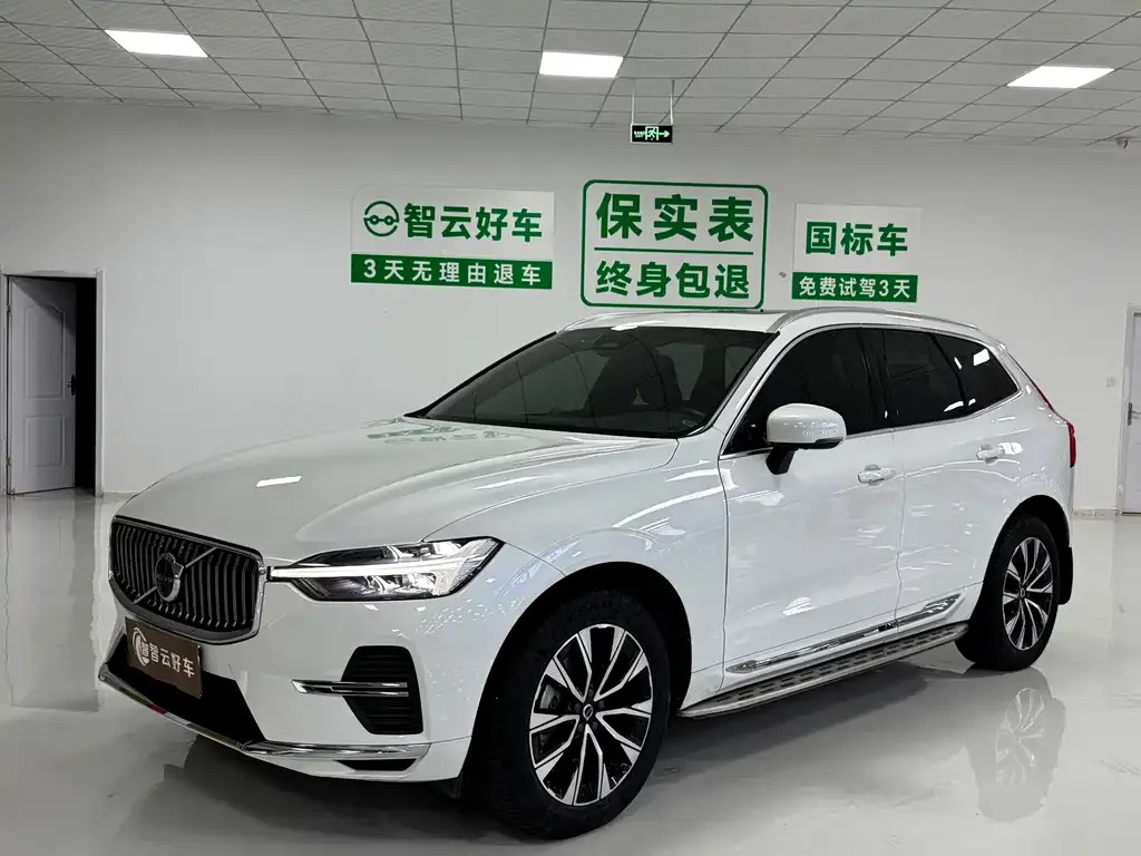 Volvo XC60 — фото 1
