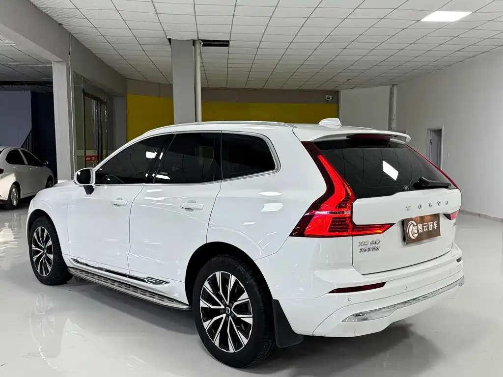 Volvo XC60 — фото 9