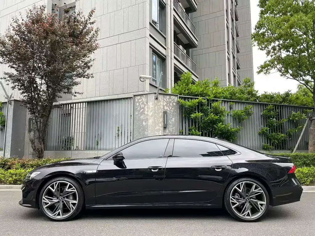 Audi A7L — фото 8