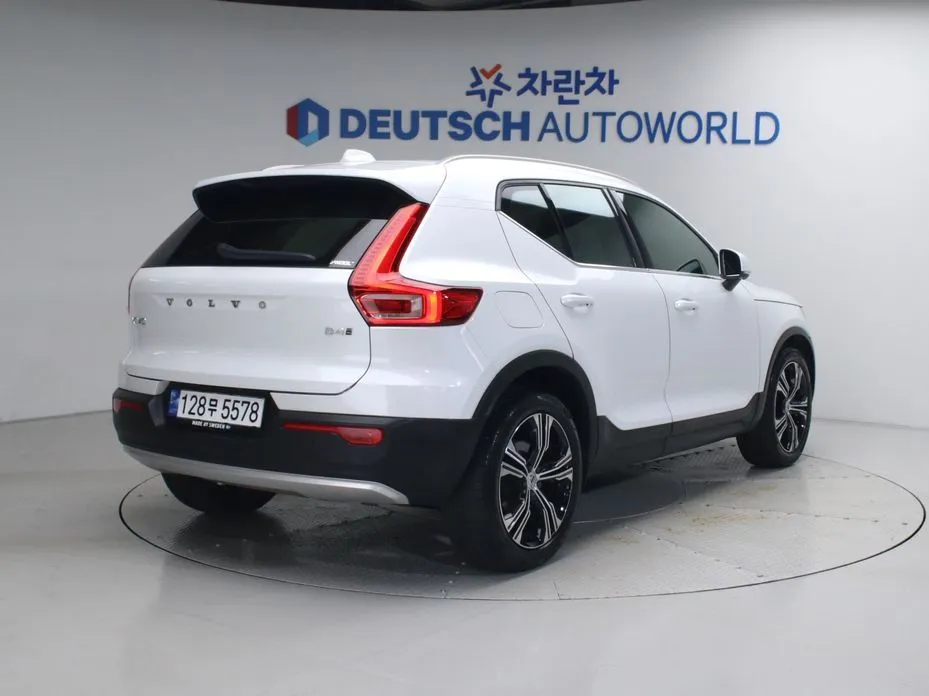 Volvo XC40 — фото 5