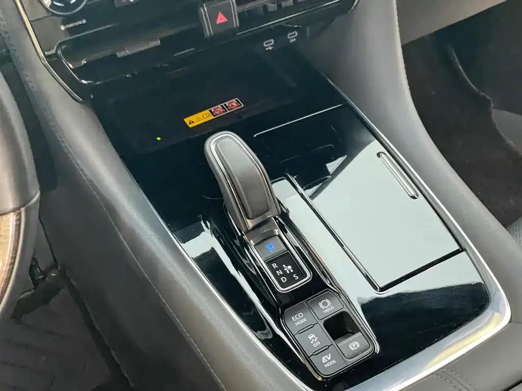 Toyota Alphard — фото 5