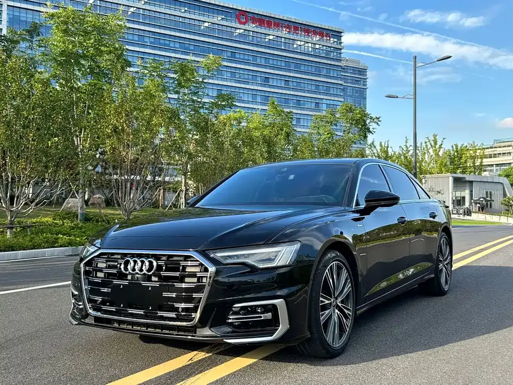 Audi A6L — фото 1